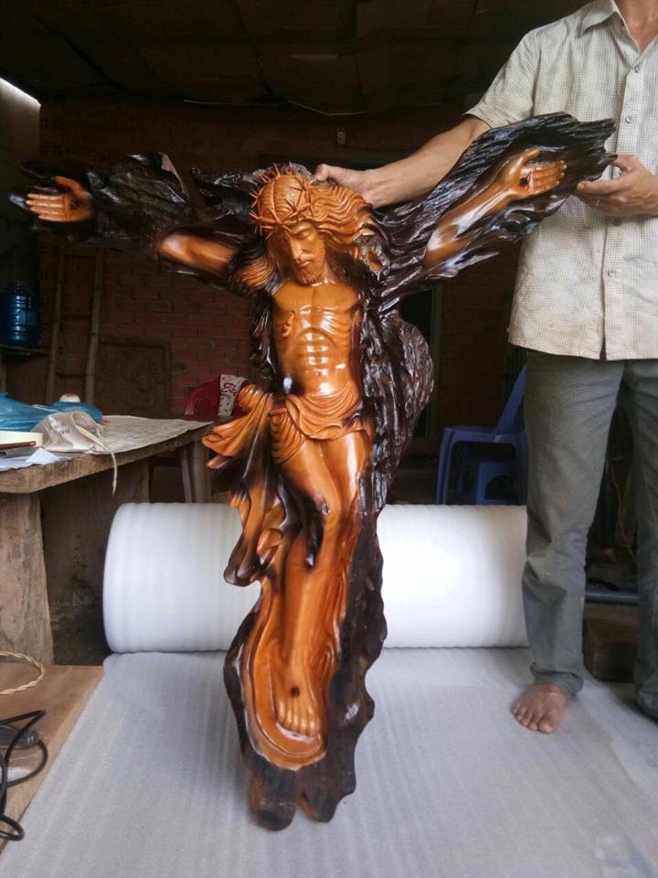 Tượng Chúa chịu nạn 02